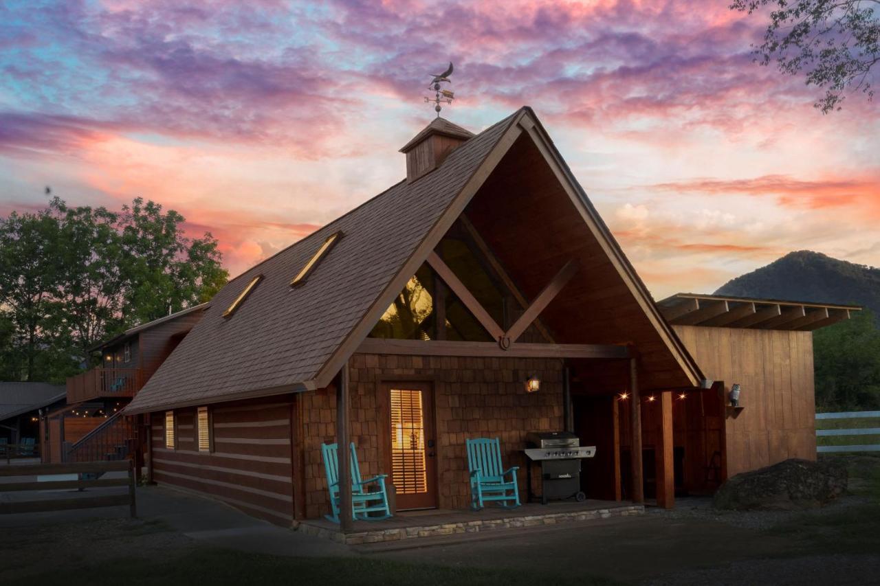 Romantic A-Frame Private Hottub Firepit Neargsmnp Sevierville Eksteriør billede